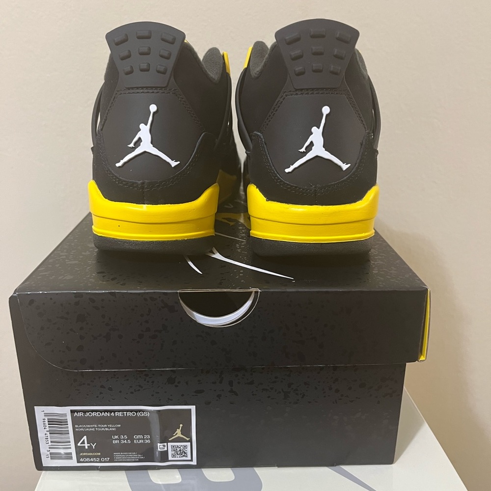 Jordan 4 Thunder - Picture 7 of 8